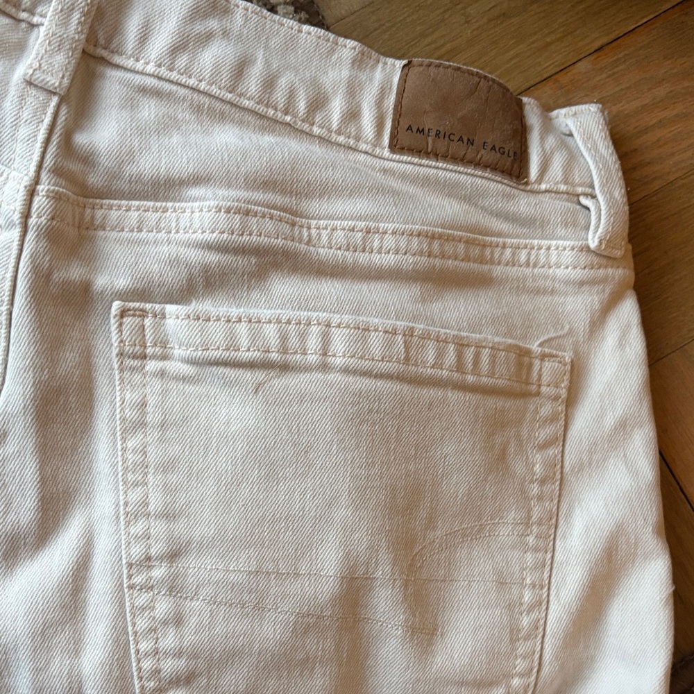 Women's American eagle cream stovepipe Jeans - Picture 3 of 4